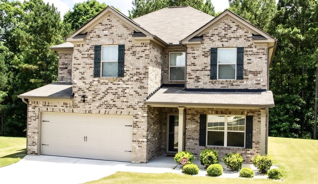 Cheerful & Spacious 4bedroom home away from home!