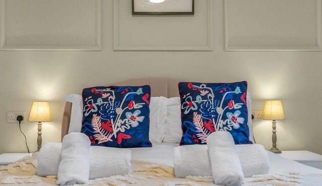 Cheerful Stays: Jamson Pl 3BR Apartment in Leith