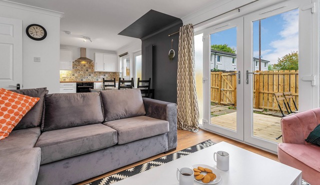 Cheerful Stays: Livingston - 4 Bedroom 3 Bath home - Great for Groups