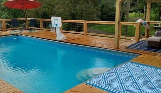 Cheerful three bedroom home with seasonal pool