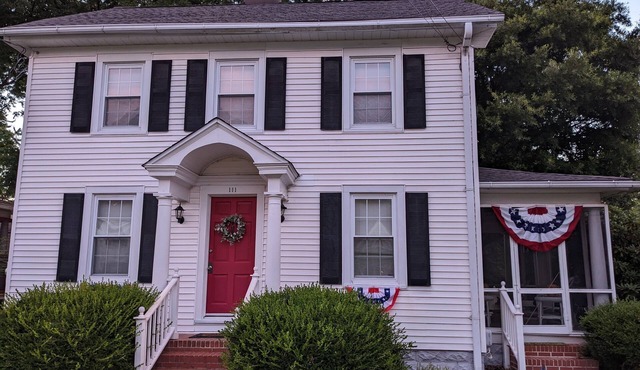Cheerful three-bedroom Cottage