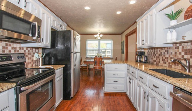 Cheerful Three Bedroom Home Jenks/Tulsa Oklahoma