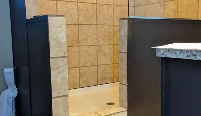 Cheerful Three Bedroom Mobile Home in the Country