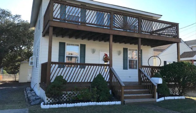 Cheerful three bedroom cottage - easy beach access