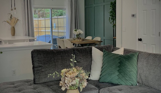 Cheerful town home with private patio, close to downtown Alpharetta.