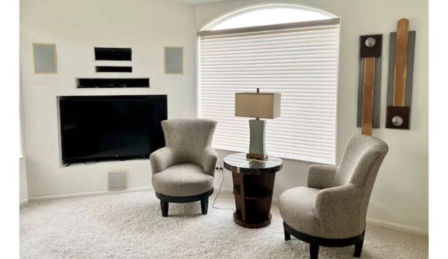 Cheerful two bedroom home with patio