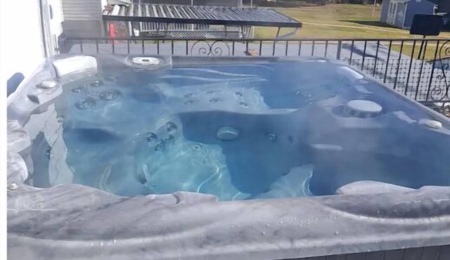 Cheerful two bedroom with a deck