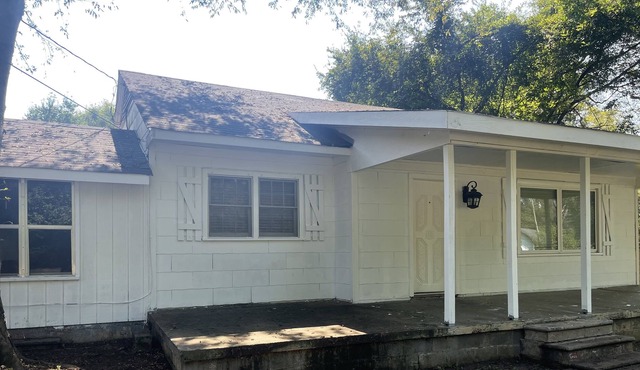 Cheerful two bedroom one bath duplex