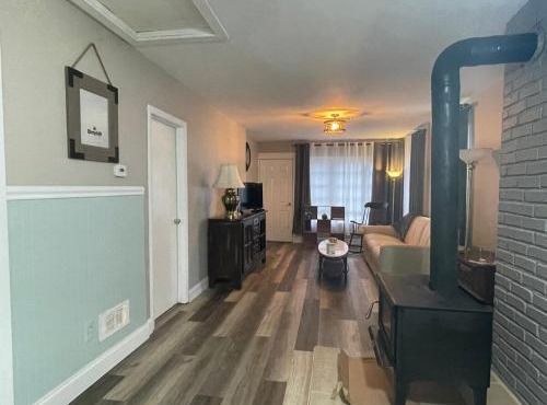 Cheerful two bedroom bungalow near Mountain Creek