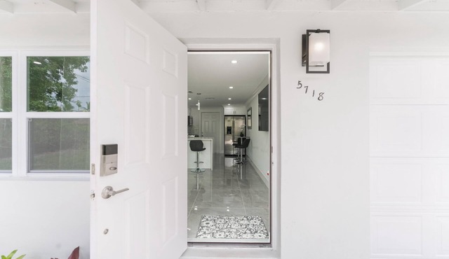 Cheerful Vacation home 2/1 with outside hot tub