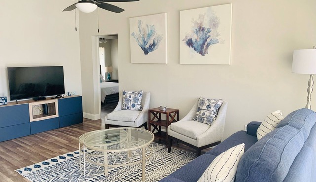 Cheerful Villa - 10 mins from the Beach