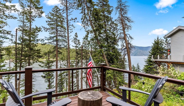 Cheerful Waterfront Cabin on Lake Pend Oreille