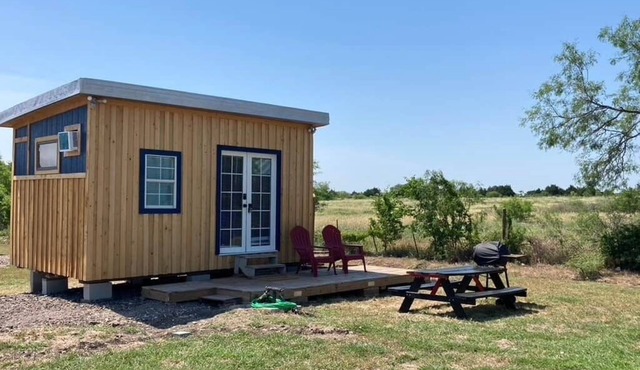 Cheerfull 1-bedroom Tinyhouse “Surf Shack”