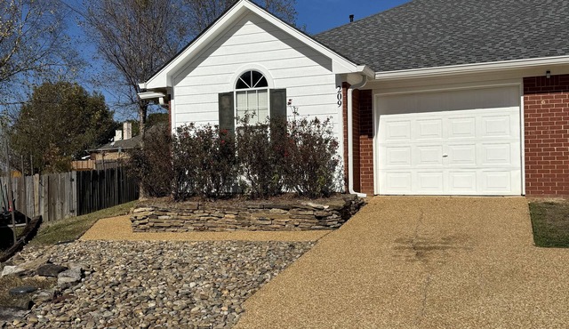 Cheerfull 3 bedroom 2 bath close to water & parks