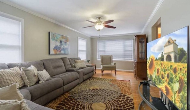 Cheery 2-BDRM in East Rochester! w/onsite parking