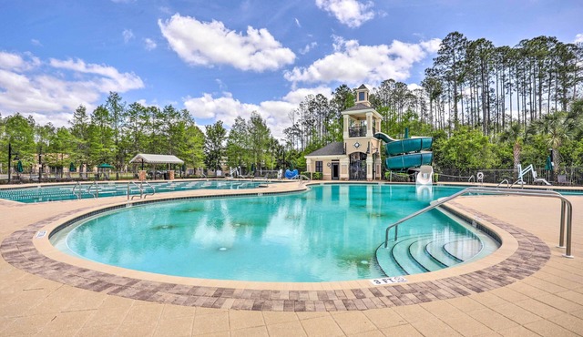 Cheery Condo w/Community Pool & Waterslide!