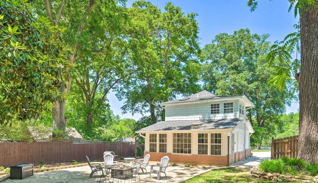 Cheery Cottage w/Yard < 1 Mile to Marietta Square