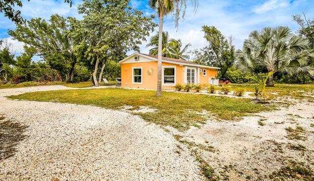 Cheery, Family-Friendly Cottage w/ Free WiFi, Private Gas Grill, and A/C