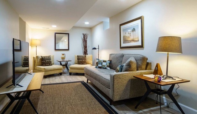 Cheesman Park Apartment - Botanic Gardens Pass