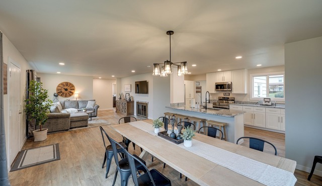 Chef's Dream Beautifully Remodeled Home Sleeps 12
