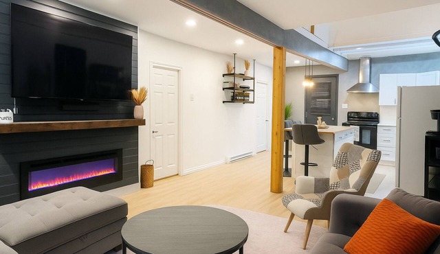 Chef’s Kitchen | Fire Pit+BBQ Deck Private Yard