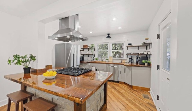 Chef's Kitchen; King Bed, Queen & Bunk Bed, 70" TV