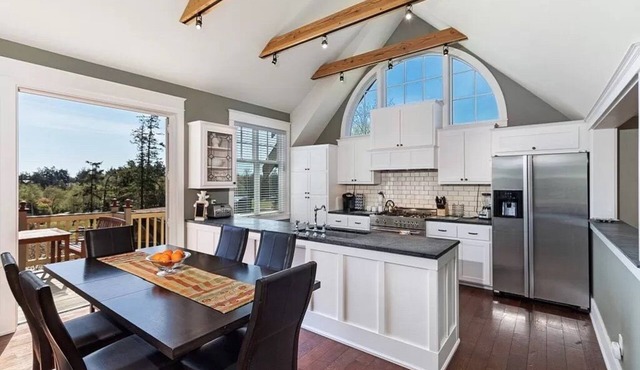 Chef's Kitchen, Salish Sea View, EV Charger: This is The Cottage on Cedar Street