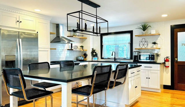 Chef’s Kitchen & Huge Patio - 2BR 2BA - Near NYC EWR Seton Hall University