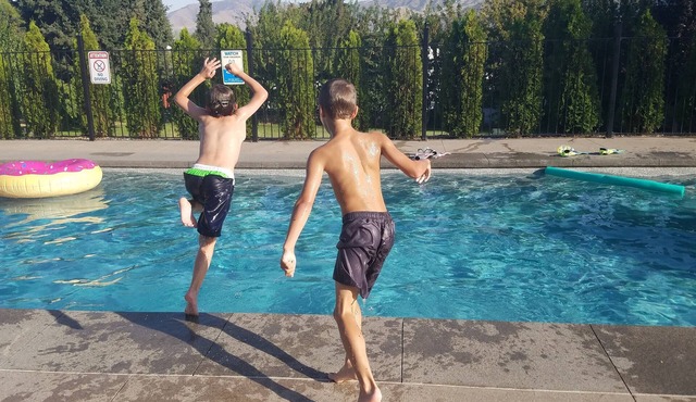 Chelan’s Wine Country Retreat, w/Pool, Walking Distance to Lake and Wine