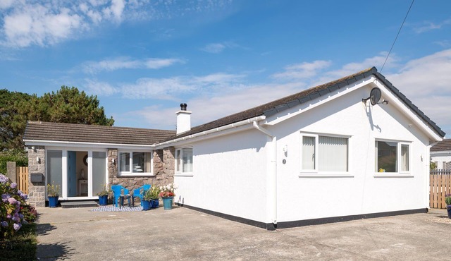 Chelford: 3-Bed Home Near Rhosneigr Beach | Managed by Anglesey Holiday Letting