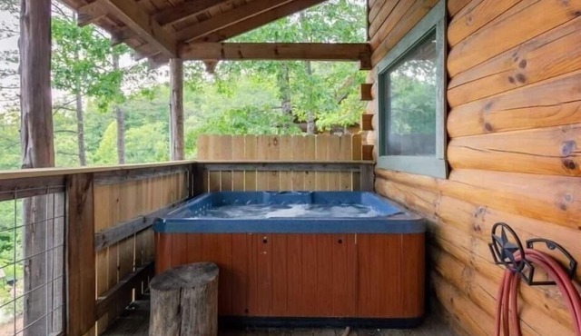 Chelle's Sanctuary (2-Bedroom Cabin) with Mountain view - Pets Allowed by RedAwning