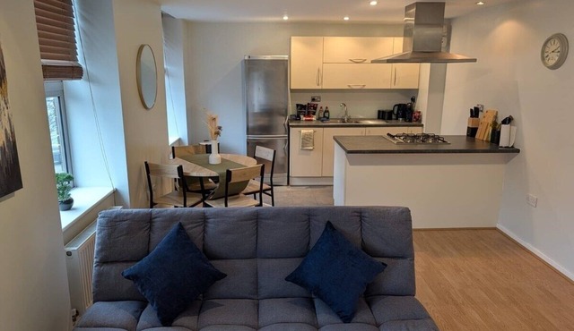 Chelmsford Central Flat with Dedicated Parking