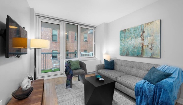 Chelsea 2BR Condo with Balcony