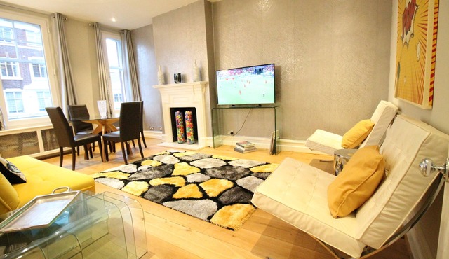 Chelsea 3 bed 2 bathroom Chic Flat on Trendy and Fashionable Kings Road