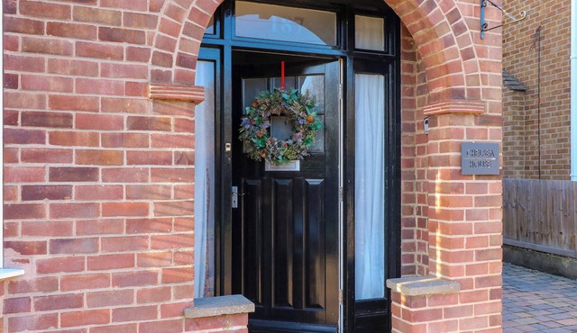 CHELSEA HOUSE, pet friendly, luxury holiday cottage in Melton Mowbray