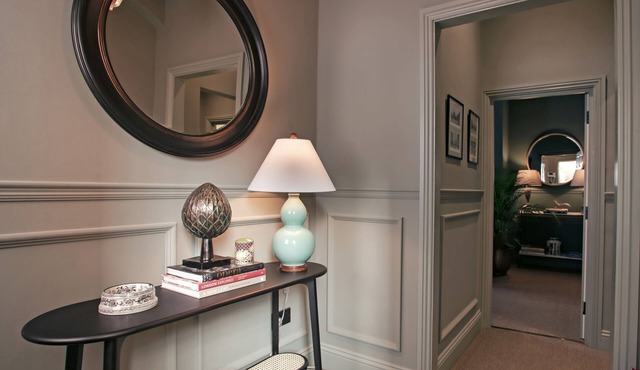 Cheltenham centre. Two bedroom apartment, private parking, EV charging