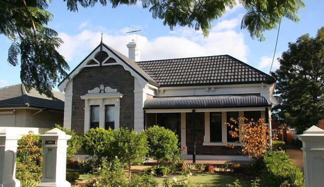 Cheltenham House: 3 bedroom, 2 bathroom renovated villa