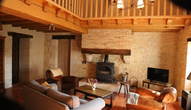 Chemin de Gargamelle 'Le Noyer' Luxury gite 3 beds sleeps 4-6 at Ligueux