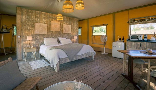 Chênaie Lodge near the lake