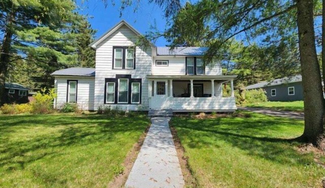 Chequamegon Haus - Comfortable and Charming walk to downtown Cable, WI