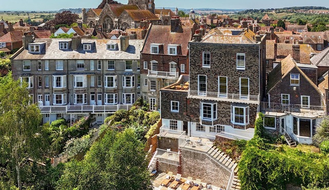 Chequer - a holiday let that sleeps 14 guests in 7 bedrooms