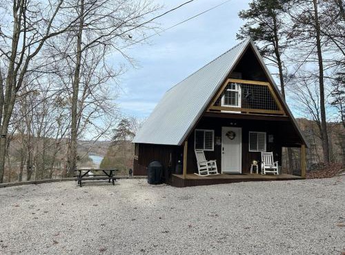 Cherokee Cabin-Cave Run Lake and Cliff Views-Red River Gorge