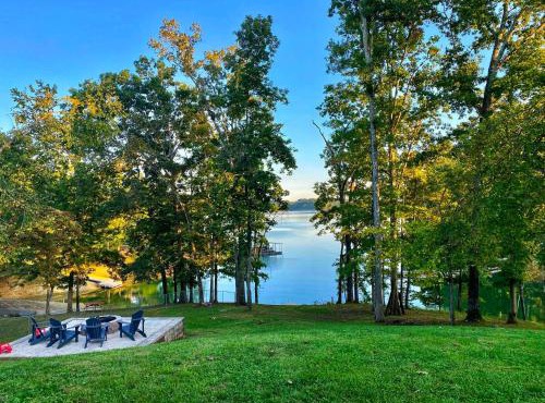 Cherokee Lake Cottage by Staycating