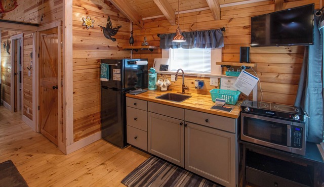 Cherokee Lake Vacation 1 BR 1 Bath Tiny Log Cabin