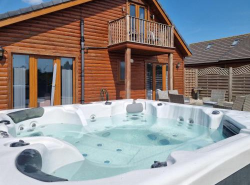 Cherry 30 Hot Tub-2 Storey