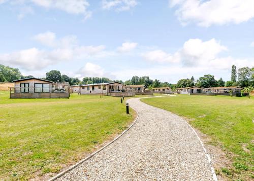 Cherry Bird Lodge Escape