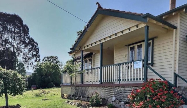 Cherry Blossom- Beechworth Getaways dog friendly