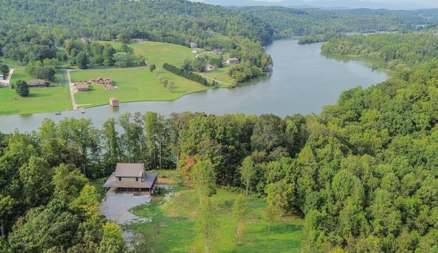 Cherry Blossom Cabin - Peaceful Retreat Surrounded by Nature