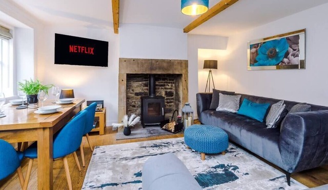 Cherry Blossom Cottage - Parking -Pet Friendly