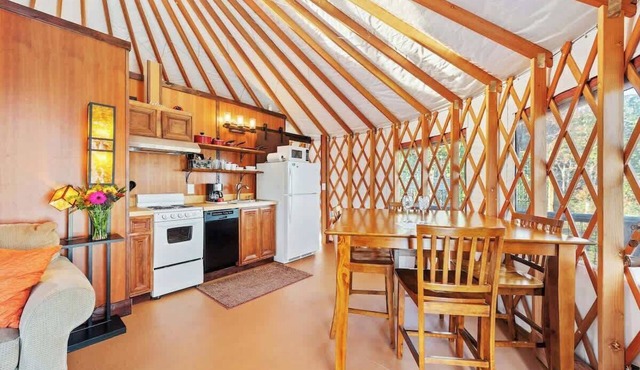 Cherry Blossom Yurt on Lookout Mountain